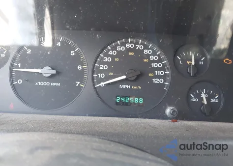 2002 Jeep Grand Cherokee Laredo z USA, uszkodzony, nr VIN 1J4GW48S72C166019